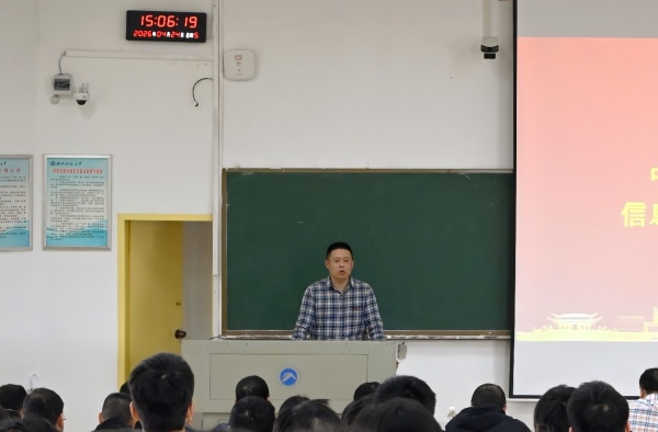 卢明_副本.jpg